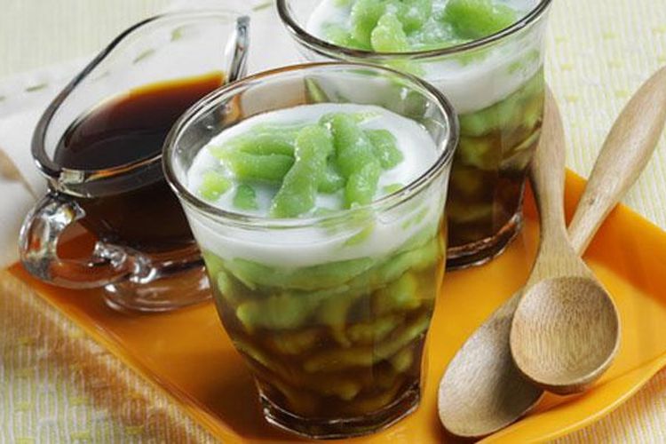 10. Es Cendol: Minuman Tradisional Sunda yang Menyegarkan di Musim Panas.