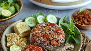 1. Nasi Tutug Oncom: Makanan Khas Sunda yang Menggoda