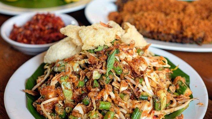 7. Lotek: Gado-gado Khas Sunda yang Memikat Hati