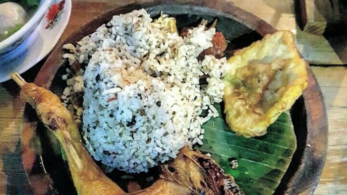 8. Nasi Tutug Oncom, Menu Berbeda yang Patut Dicicil