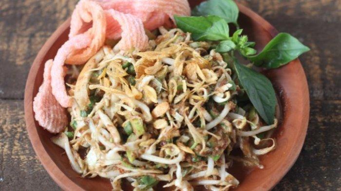 5. Karedok: Sayur Segar Berbumbu Kacang yang Siap Menggoyang Lidah Anda